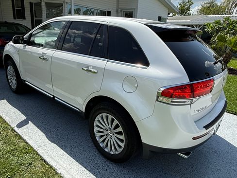 Used 2011 Lincoln MKX 2WD w/ Wood Pkg image 14