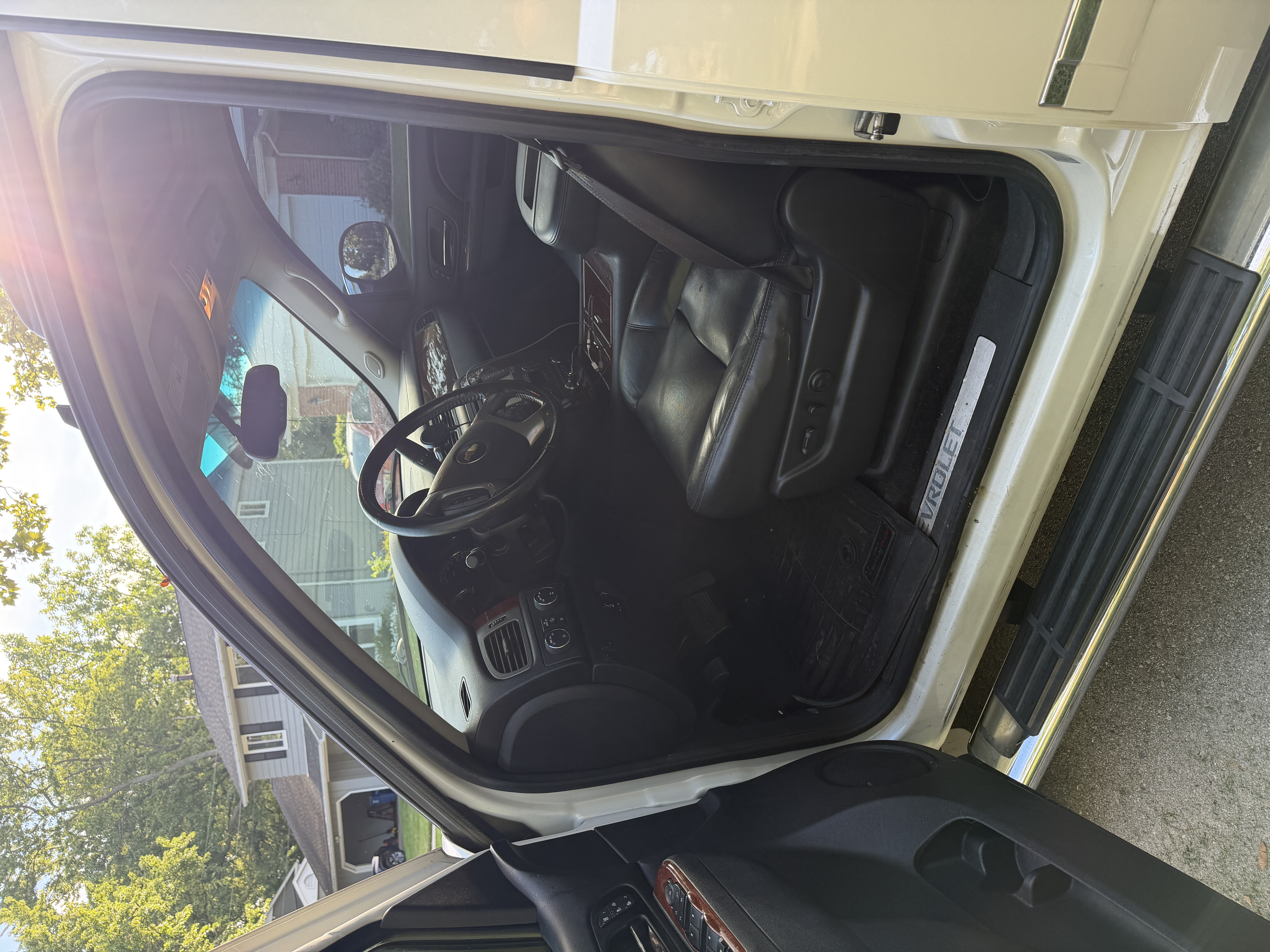 Used 2013 Chevrolet Avalanche LTZ AWD/4WD image 9