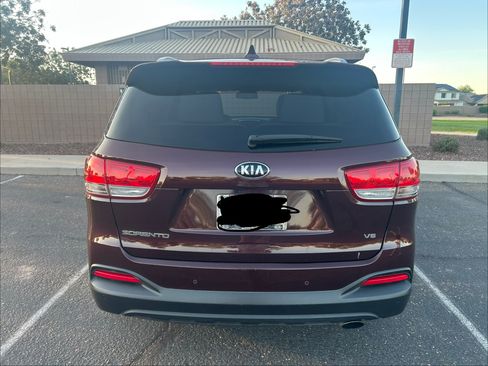 Used 2017 Kia Sorento LX w/ LX V6 Convenience Package FWD image 4