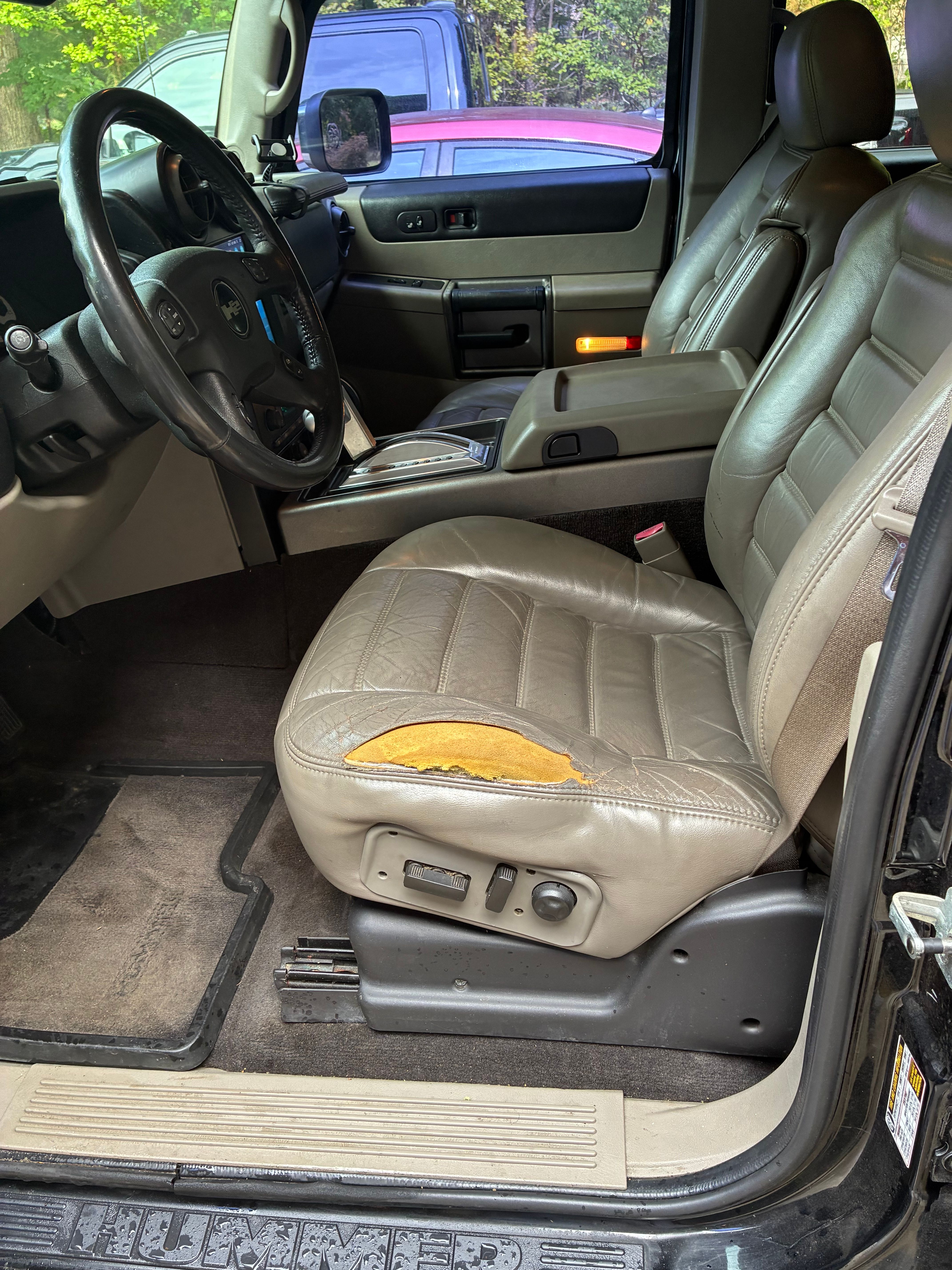 Used 2004 HUMMER H2 w/ Preferred Equipment Group AWD/4WD image 12