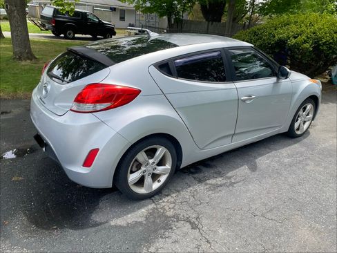 Used 2013 Hyundai Veloster FWD image 9