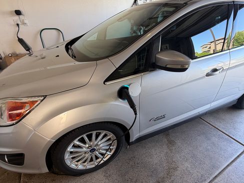 Used 2015 Ford C-MAX Energi SEL w/ Equipment Group 302A image 4