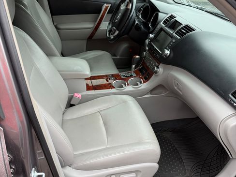 Used 2012 Toyota Highlander Limited image 13