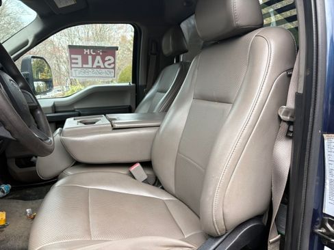 Used 2017 Ford F550 2WD Regular Cab Super Duty image 6