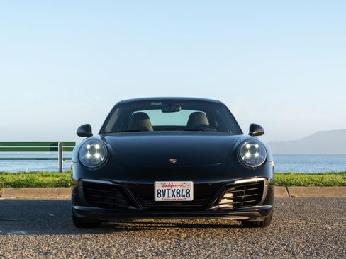 Used 2019 Porsche 911 Carrera image 2
