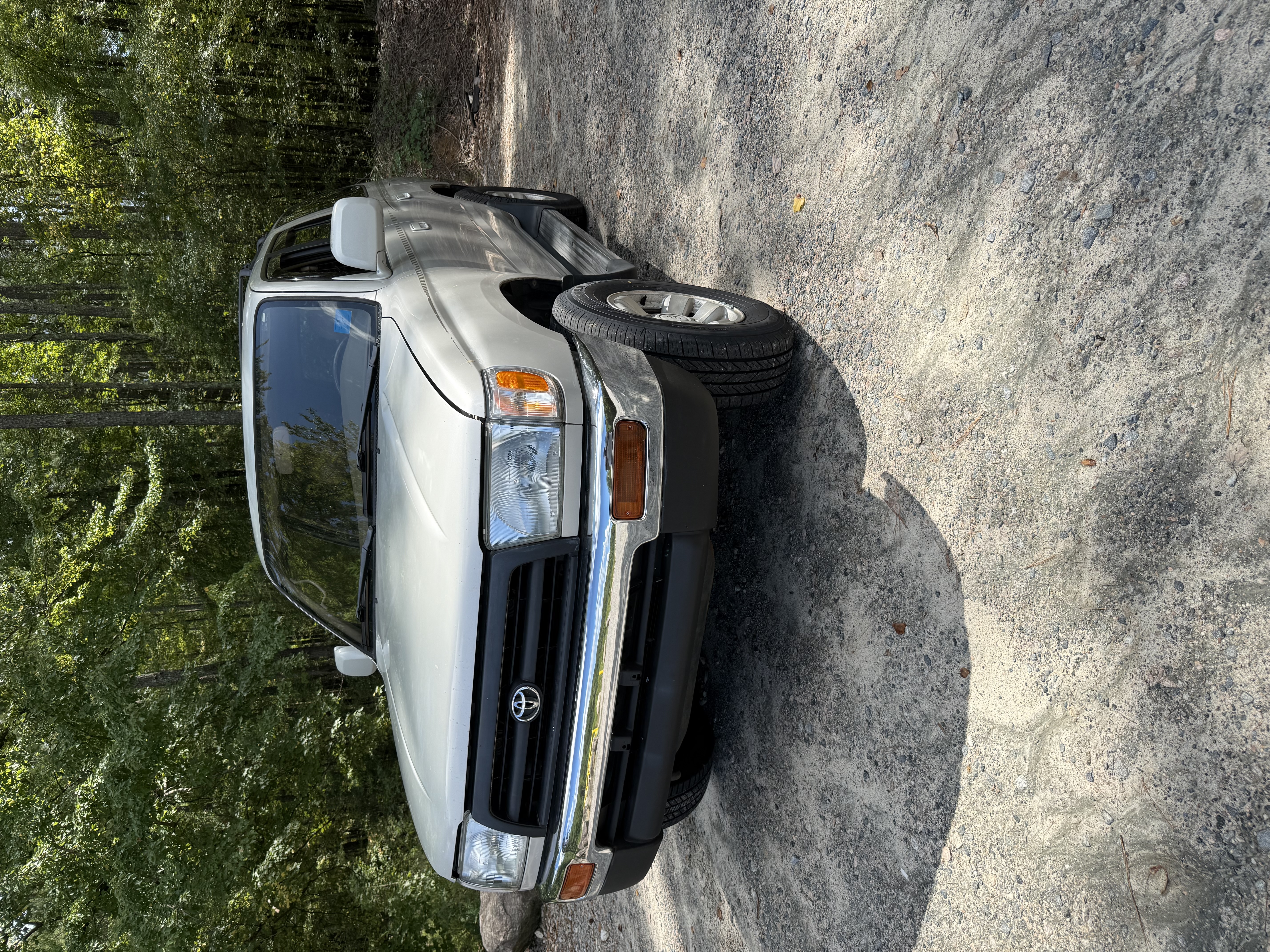 Used 1996 Toyota 4Runner SR5 w/ Leather Trim Pkg RWD image 2