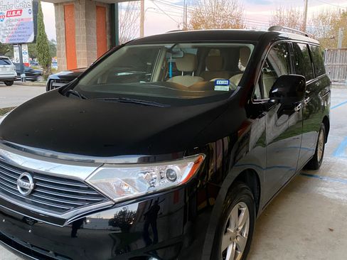 Used 2017 Nissan Quest SV image 1