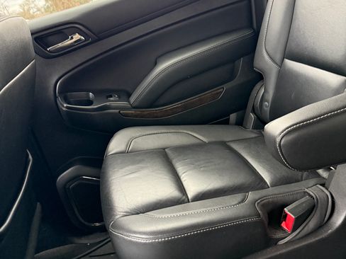 Used 2017 Chevrolet Suburban LT image 16