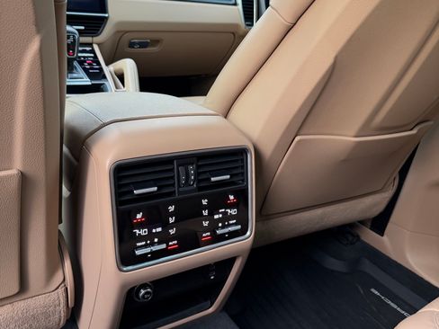 Used 2020 Porsche Cayenne image 12