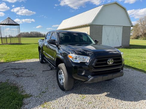 Used 2021 Toyota Tacoma SR image 1