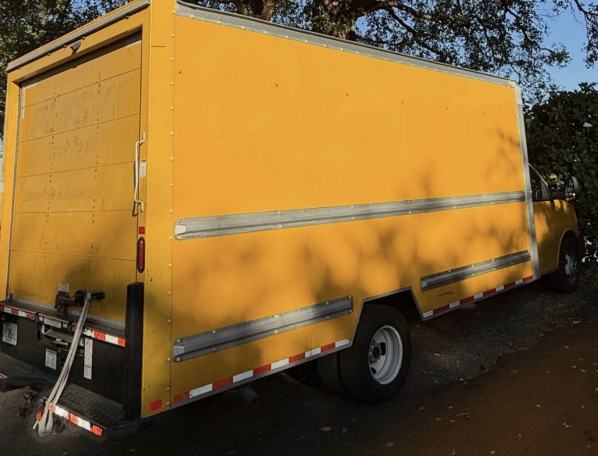 Used 2019 GMC Savana 3500 Extended w/ Driver Convenience Package RWD image 2