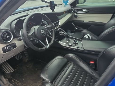 Used 2019 Alfa Romeo Giulia Ti Sport w/ Quick Order Package 22S Sport image 5