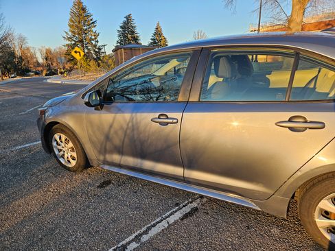 Used 2020 Toyota Corolla LE image 4