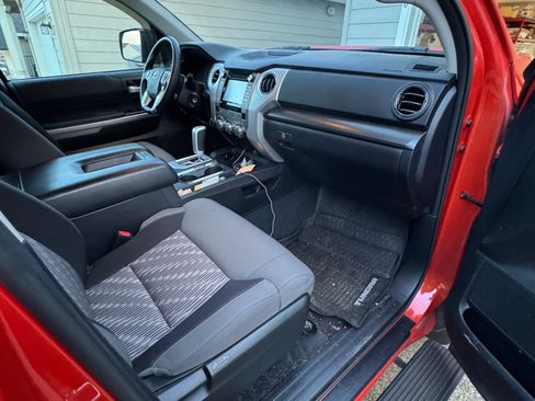 Used 2018 Toyota Tundra SR5 w/ TRD Off Road Package image 9