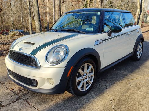 Used 2013 MINI Cooper S image 1