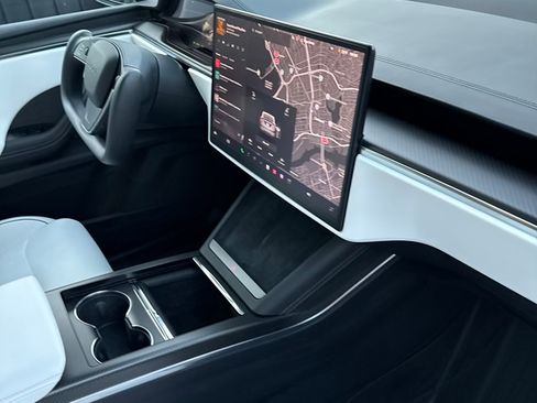 Used 2023 Tesla Model X Plaid image 6