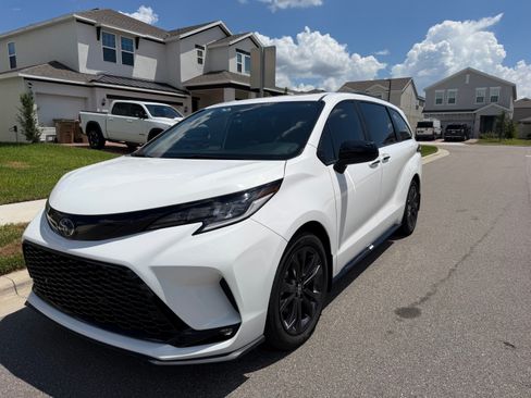 Used 2025 Toyota Sienna XSE w/ XSE Plus Package FWD image 1