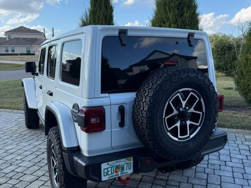Used 2025 Jeep Wrangler Unlimited Rubicon image 13