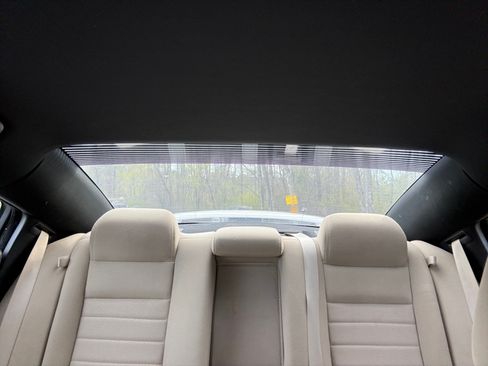 Used 2013 Dodge Charger SE w/ Sport Appearance Group image 16