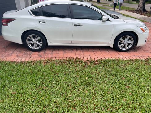 Used 2014 Nissan Altima 2.5 SL w/ Technology Package FWD image 5