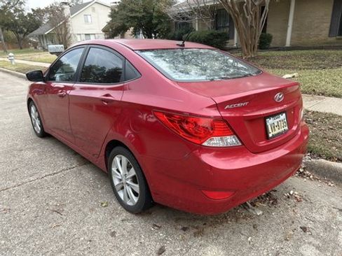 Used 2013 Hyundai Accent GLS w/ Premium Pkg image 6