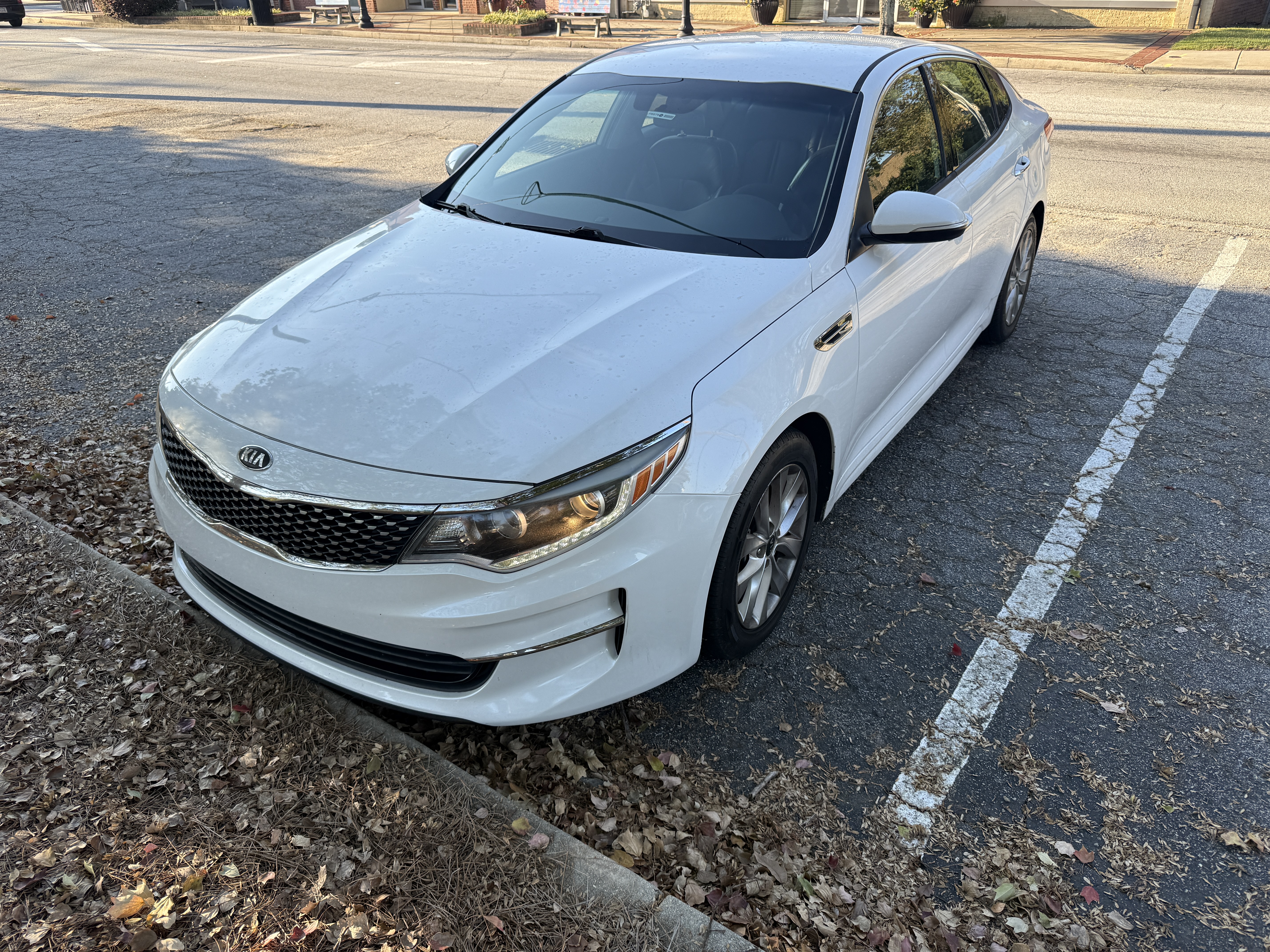 Used 2017 Kia Optima EX FWD image 1
