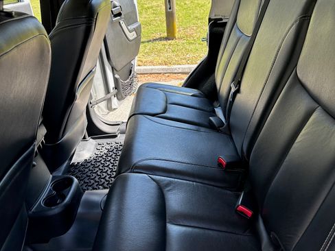 Used 2013 Jeep Wrangler Unlimited Sahara AWD/4WD image 13