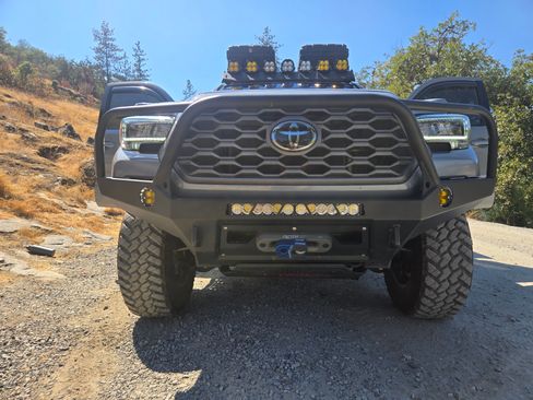 Used 2021 Toyota Tacoma TRD Off-Road w/ Technology Package image 13