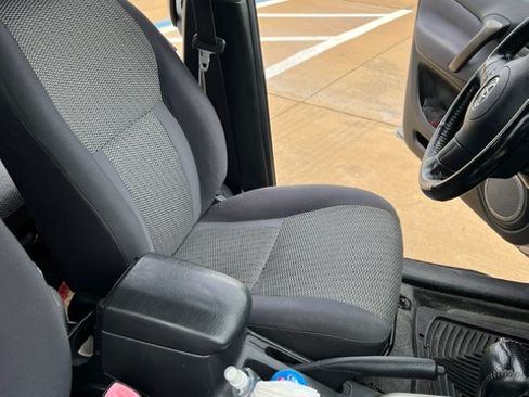 Used 2005 Toyota RAV4 4WD image 32