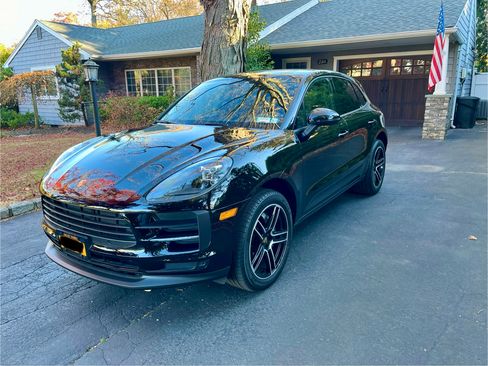 Used 2021 Porsche Macan AWD/4WD image 1