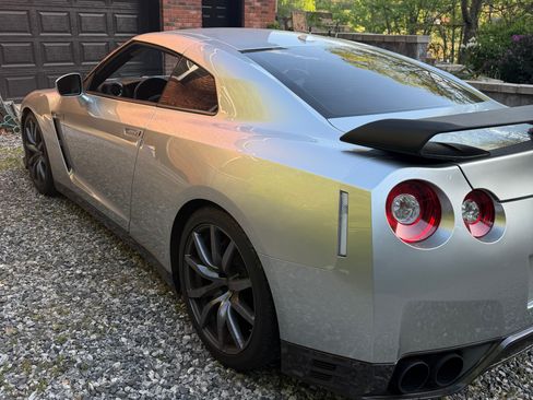 Used 2013 Nissan GT-R Premium AWD/4WD image 8