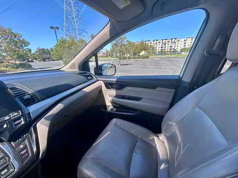 Used 2019 Honda Odyssey Elite image 17