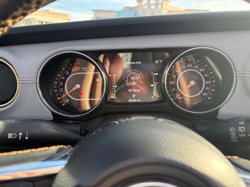 Used 2023 Jeep Wrangler Unlimited Sahara image 15