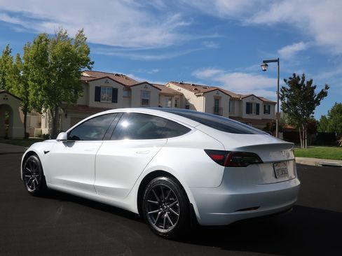 Used 2020 Tesla Model 3 Standard Range Plus image 6