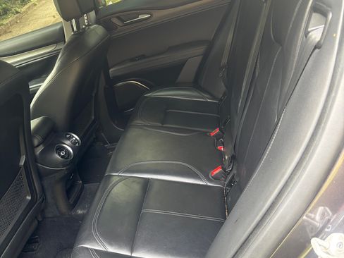 Used 2018 Alfa Romeo Stelvio Ti AWD/4WD image 4