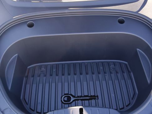 Used 2023 Tesla Model 3 Standard Range image 13