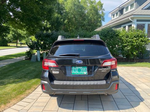 Used 2019 Subaru Outback 3.6R Limited AWD/4WD image 1