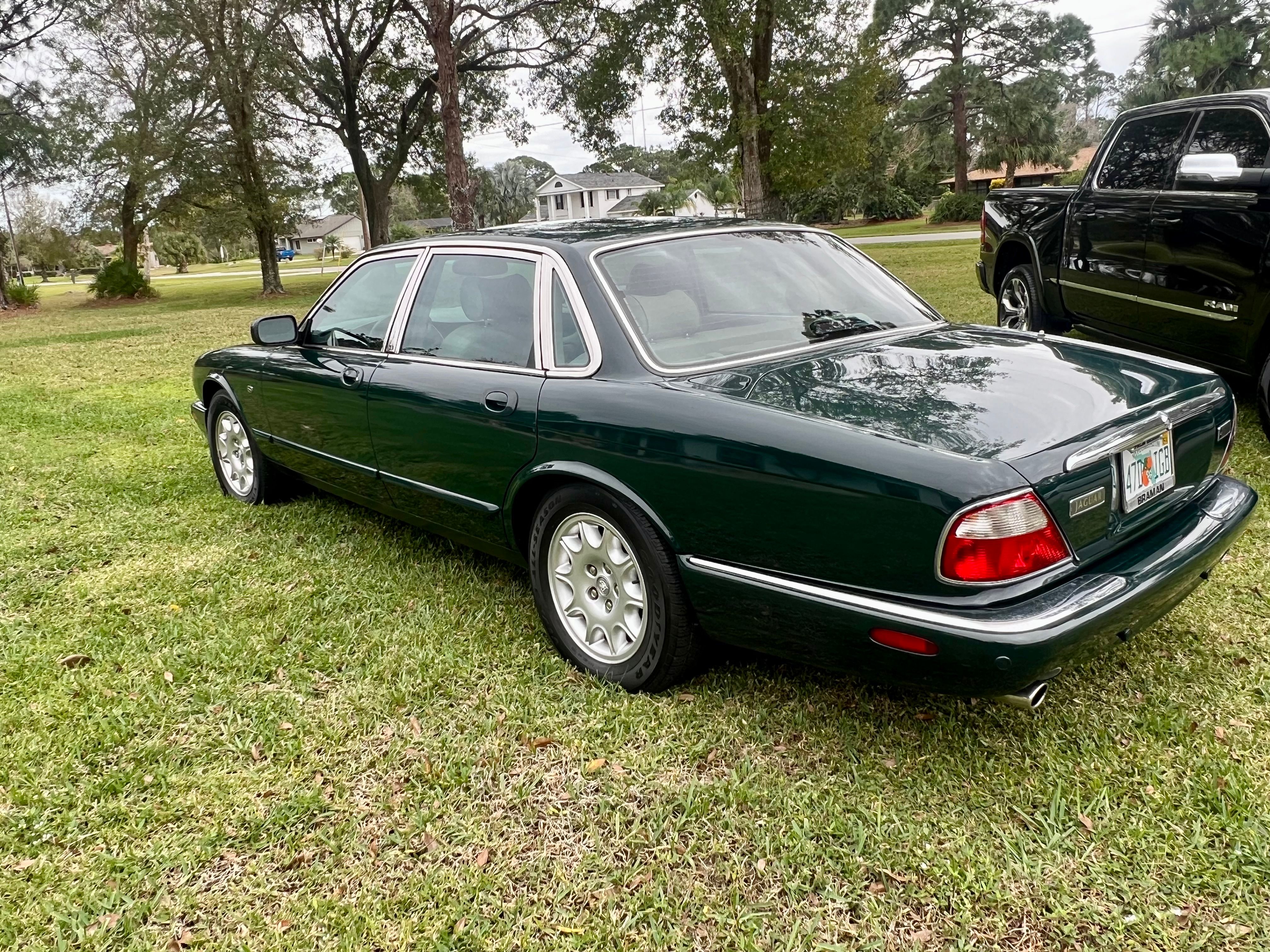 Used 2001 Jaguar XJ8 RWD image 2
