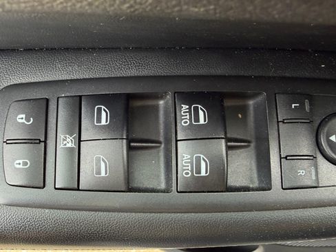 Used 2017 Jeep Grand Cherokee Limited w/ Luxury Group II RWD image 9