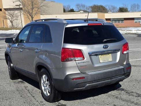 Used 2013 Kia Sorento LX w/ Convenience Pkg image 4