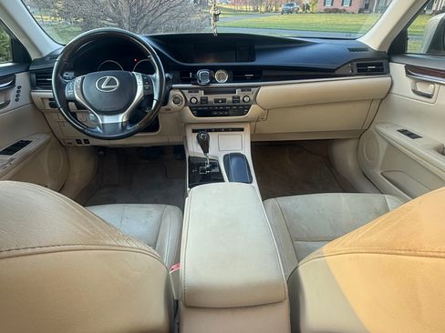 Used 2013 Lexus ES 350 w/ Luxury Pkg image 4
