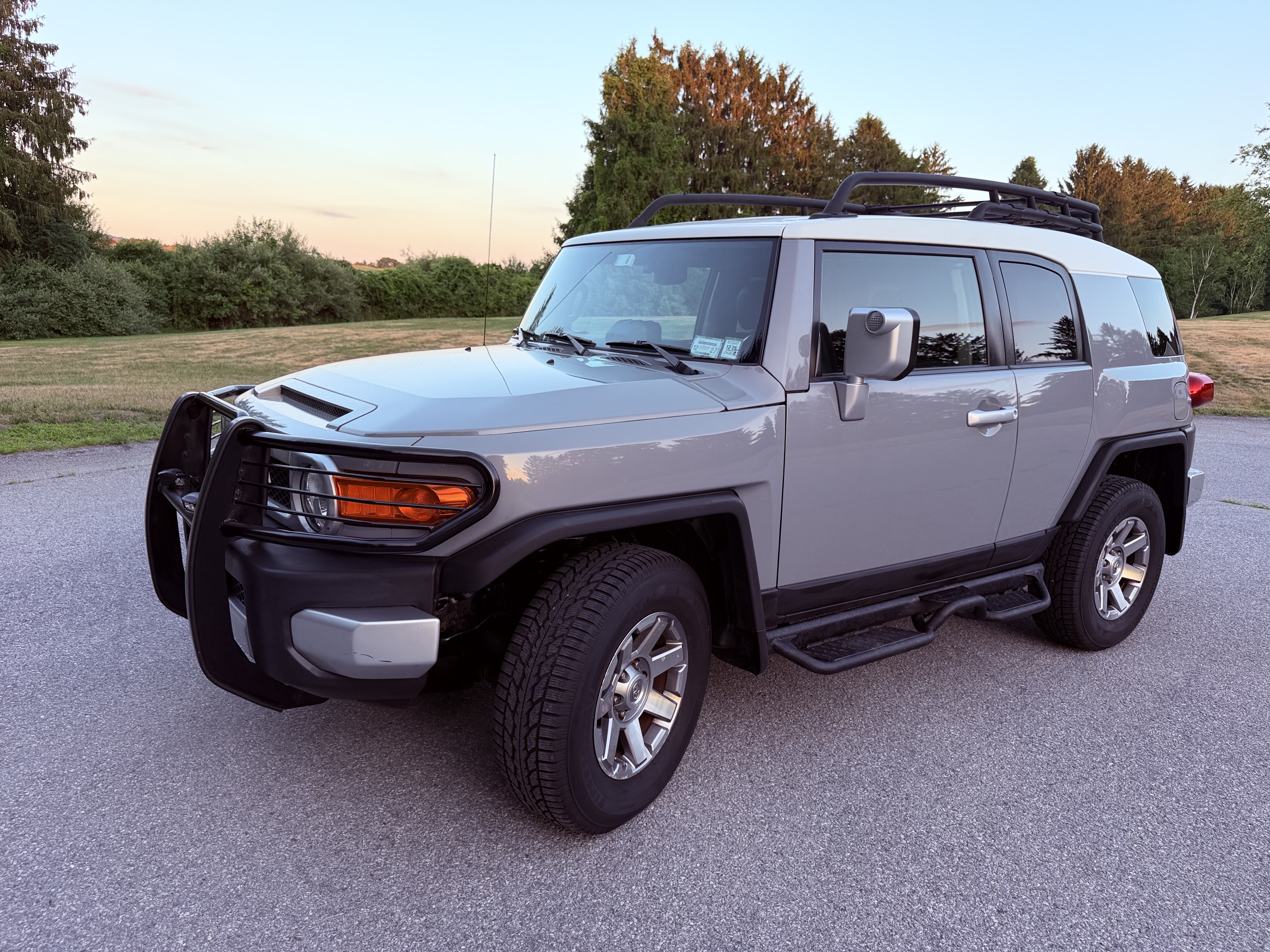 Used 2014 Toyota FJ Cruiser 4WD w/ Upgrade Package image 2
