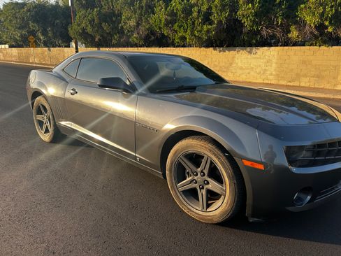 Used 2010 Chevrolet Camaro LT RWD image 8