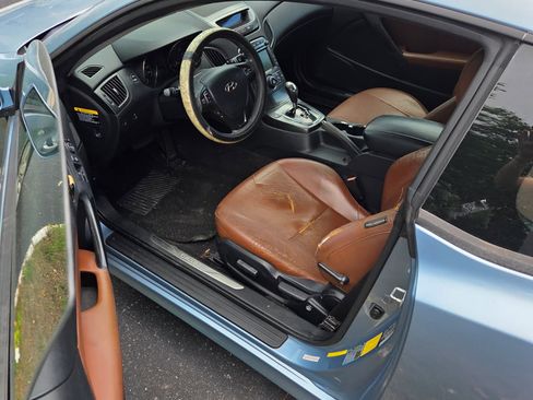Used 2012 Hyundai Genesis 3.8 RWD image 8