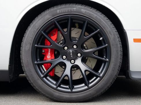 Used 2015 Dodge Challenger SRT Hellcat image 11