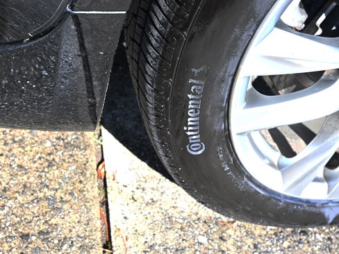 Used 2018 INFINITI Q70 Luxe w/ Cargo Package image 12