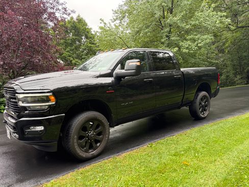 Used 2024 RAM 2500 Laramie w/ Night Edition AWD/4WD image 2