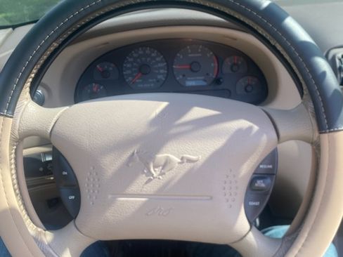 Used 2002 Ford Mustang Premium RWD image 5