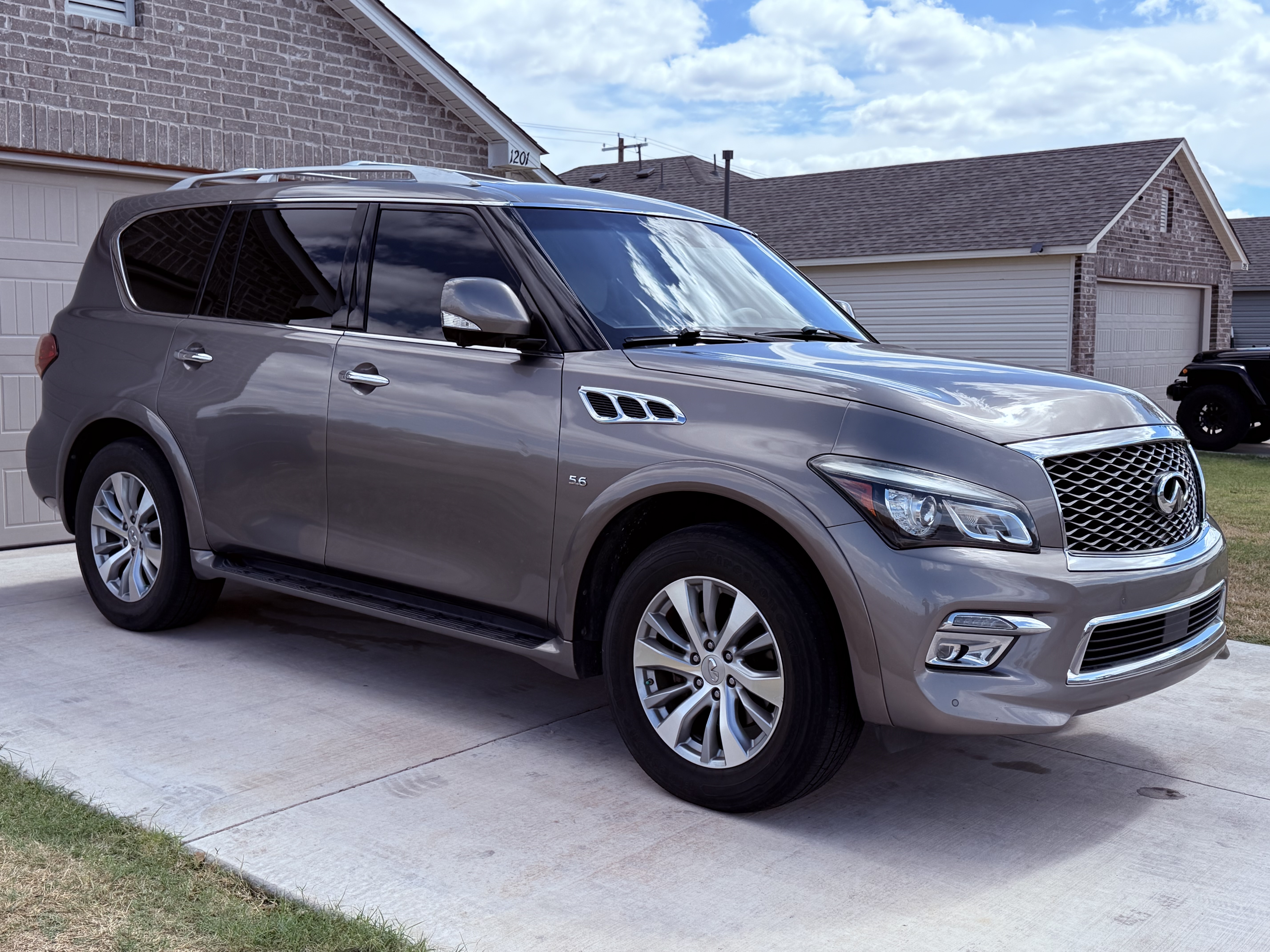 Used 2015 INFINITI QX80 4WD w/ Theater Package image 4