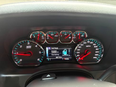 Used 2019 Chevrolet Suburban LT RWD image 11